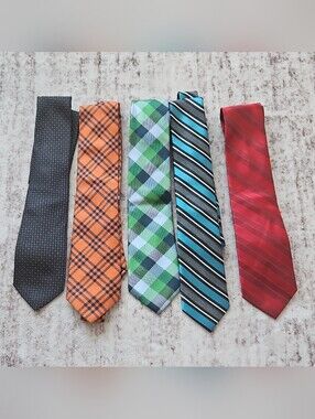 Green Plaid Men's Tie - Classic Check Pattern